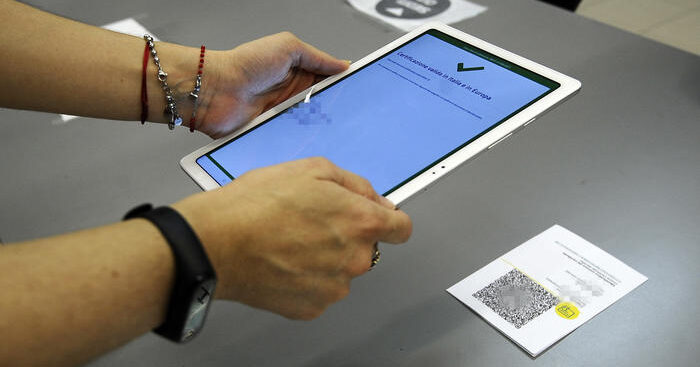 green-pass,-revisione-nel-2022-con-andamento-dei-dati-covid
