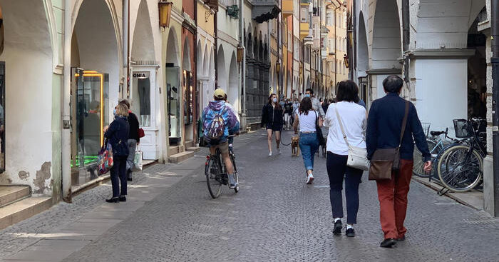 covid:-un-contagio-su-4-fra-gli-under-20