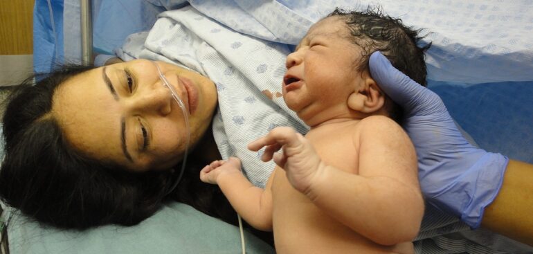 lo-studio-italiano:-se-la-mamma-e-positiva-al-parto,-il-bebe-riceve-gli-anticorpi-dal-latte-materno
