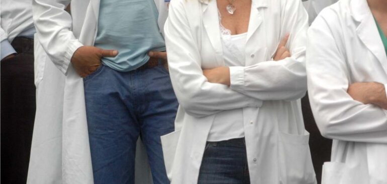 medici-e-infermieri-bocciano-la-legge-di-bilancio:-«nessun-intervento-contro-la-carenza-di-personale»