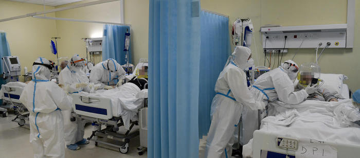 covid,-contagi-record-in-24-ore,-220.532,-le-vittime-sono-294