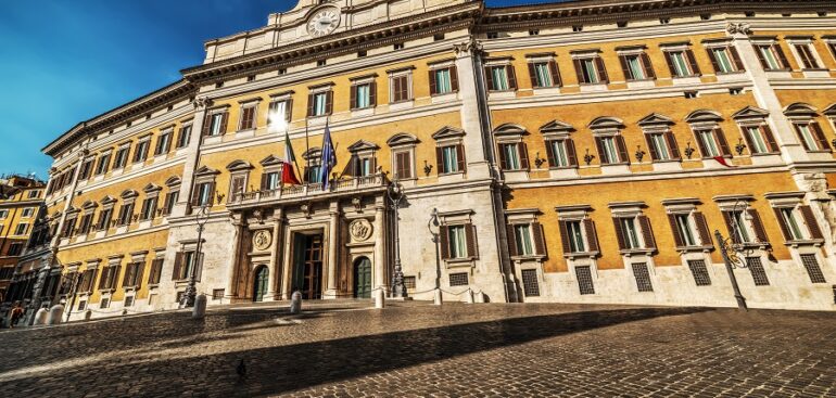 proroga-stato-di-emergenza,-via-libera-della-camera-al-decreto:-novita-su-trasporti-e-manifestazioni