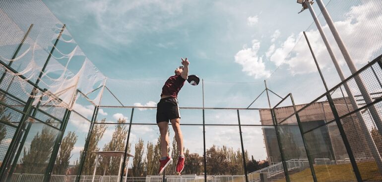 in-italia-e-padel-mania:-campi-aumentati-del-155%-in-un-anno