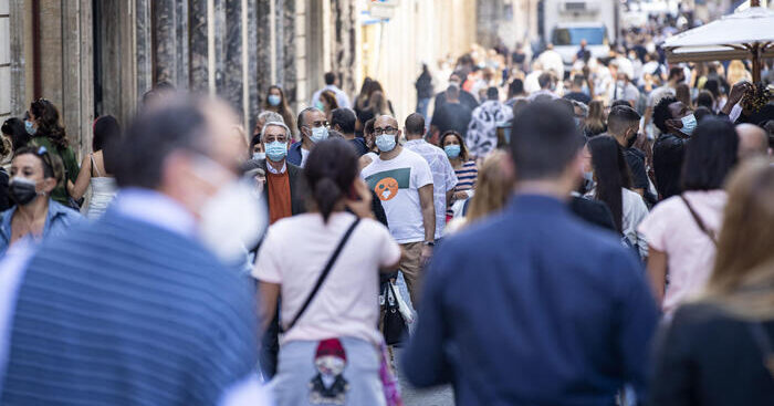 covid:-meno-di-un-milione-di-positivi,-e-la-prima-volta-da-marzo