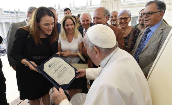 papa-francesco-“chimico-onorario”,-la-pergamena-conferita-dalla-federazione-nazionale-degli-ordini-dei chimici e-dei-fisici