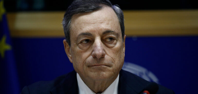 draghi-in-parlamento,-governo-appeso-a-un-filo.-ringrazia-gli-“eroi-della-pandemia”