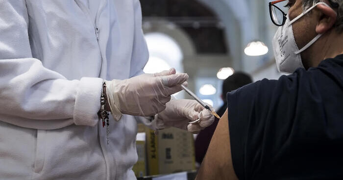 via-libera-dell’ema-a-vaccini-adattati-per-omicron