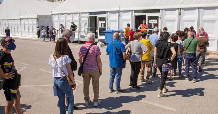 aifa:-priorita-dei-vaccini-agli-over-60,-ma-possibilita-per-tutti