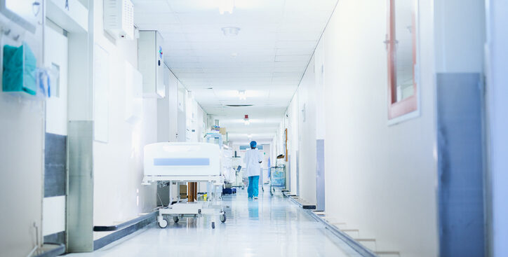 covid,-leggero-calo-dei-ricoveri-(-3,3%).-in-ospedale-l’83%-dei-vaccinati-non-ha-la-quarta-dose