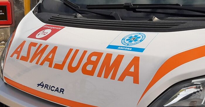 auto-finisce-nel-greto-del-fiume,-tre-giovani-ferite