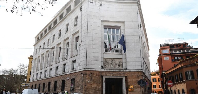 mascherine-al-chiuso-e-smart-working,-circolare-ministero:-«paese-si-prepari»