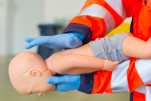ostruzione-vie-aeree-bambini-da-corpo-estraneo:-come-riconoscerla-ed-intervenire