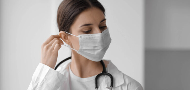 verso-la-fine-dell’obbligo-mascherina-negli-ospedali.-gemmato:-«oggi-importante-solo-in-alcuni-reparti»