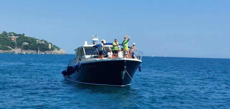 mare-e-solidarieta,-a-gaeta-una-‘crociera-speciale’-per-i-bambini-malati-di-tumore-ospiti-di-peter-pan-odv