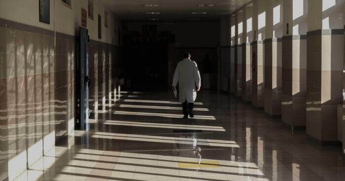 allerta-negli-ospedali,-un-medico-su-tre-e-in-ferie-e-cala-l’assistenza