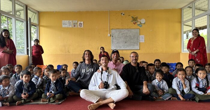 in-nepal-dentisti-italiani-insegnano-igiene-orale-ai-bimbi