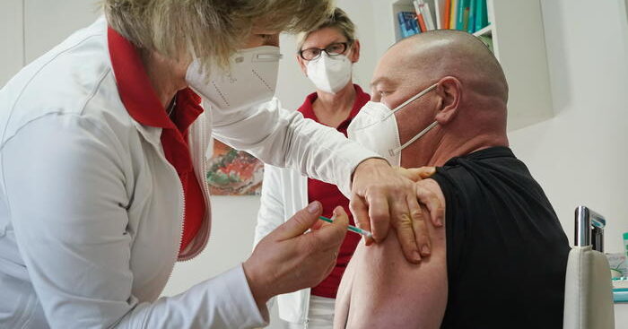 oncologi-ai-pazienti,-‘vaccinarsi-contro-il-covid,-il-virus-e-ancora-pericoloso’