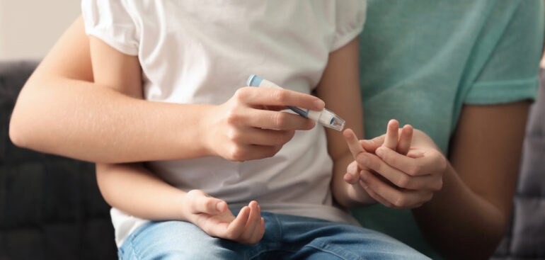 diabete-di-tipo-1,-se-compare-in-bimbi-under-10-ruba-16-anni-di-vita