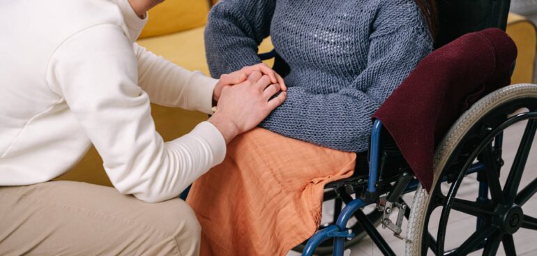disabilita,-le-richieste-di-pazienti-e-famiglie:-“servizi-piu-umanizzati,-piuttosto-che-contributi-economici”