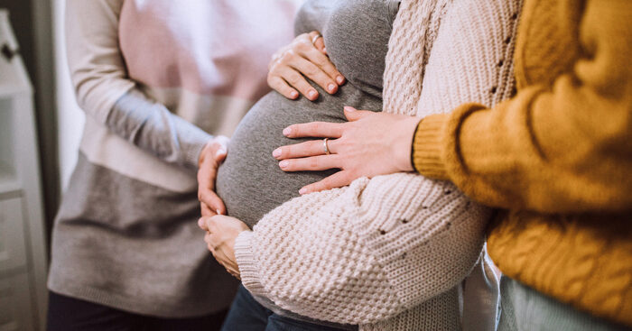 tumore-seno-con-gene-jolie,-la-gravidanza-e-sicura-per-la-mamma-e-il-bimbo
