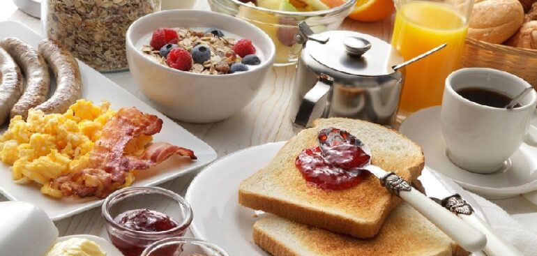 prima-colazione,-ritardarla-o-saltarla-aumenta-il-rischio-cardiovascolare.-cenare-dopo-le-21-incrementa-quello-cerebrovascolare