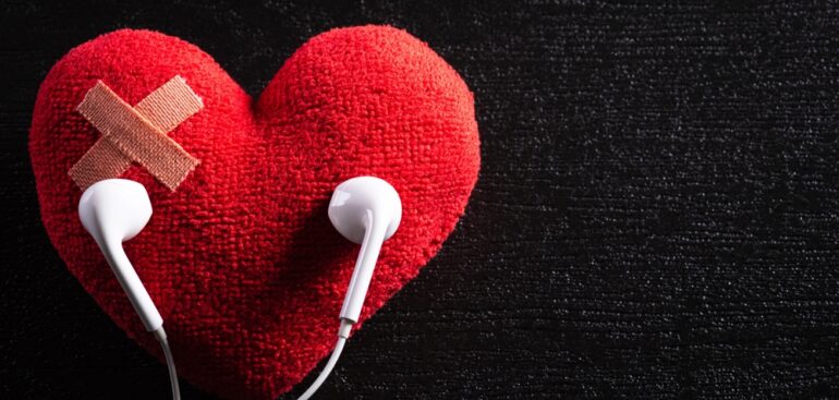 addio-ecg?-creato-“auricolare”-che-rileva-l’attivita-cardiaca-h24