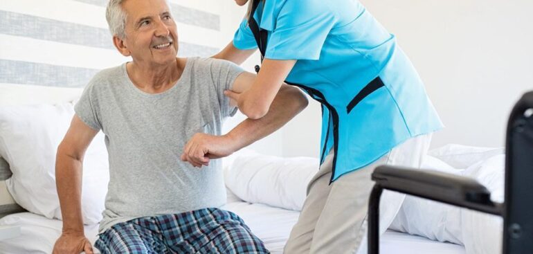 anziani,-il-‘patto-per-un-nuovo-welfare-sulla-non-autosufficienza’-al-premier:-“riformare-i-servizi-domiciliari-e-riqualificare-le-strutture-residenziali”