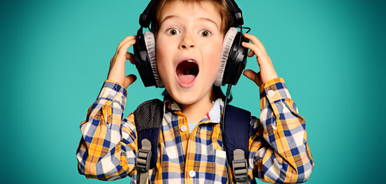 l’udito-di-adolescenti-e-bambini-e-a-rischio,-colpa-di-auricolari-e-cuffie