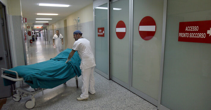 i-medici-ospedalieri:-‘manovra-scandalosa,-pronti-alla-protesta”.-meloni:-“mai-cosi-tante-risorse-sulla-sanita”