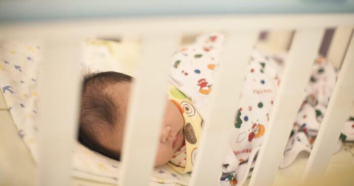 infermiera-sui-social-critica-una-madre-che-non-riconosce-neonato,-aperto-un-procedimento