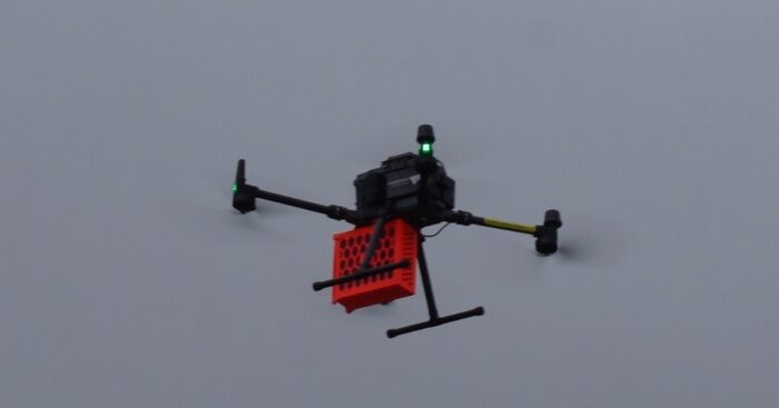 un-defibrillatore-arriva-con-il-drone,-il-test-in-calabria