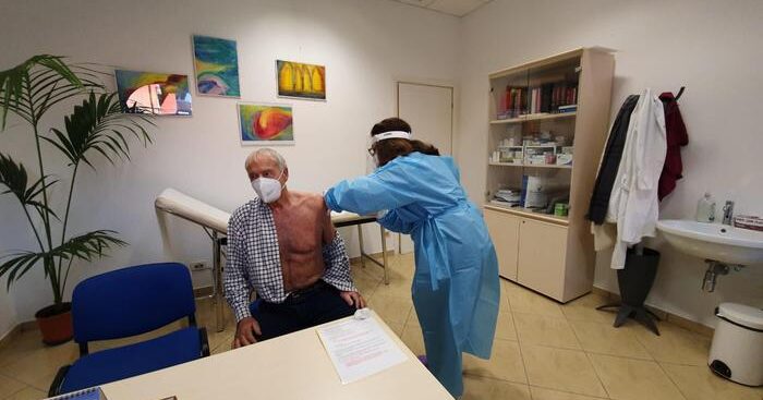 medici-di-famiglia-in-prima-linea,-tra-vaccinati-19-over-100