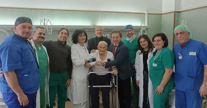 operato-a-103-anni-per-protesi-all’anca,-in-piedi-dopo-24-ore