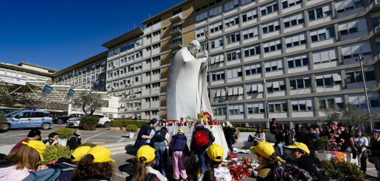 il-papa-deve-reimparare-a-parlare,-le-cause-e-i-tempi
