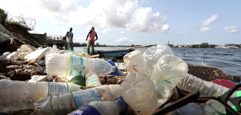 la-plastica-causa-malattie-con-perdite-annue-per-1000-miliardi-euro