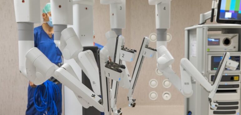 all’aquila-rimosso-cancro-a-rene-e-prostata-con-robot