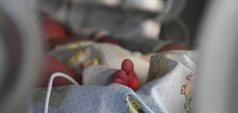 crisi-respiratoria-dopo-il-parto-in-casa,-muore-neonata