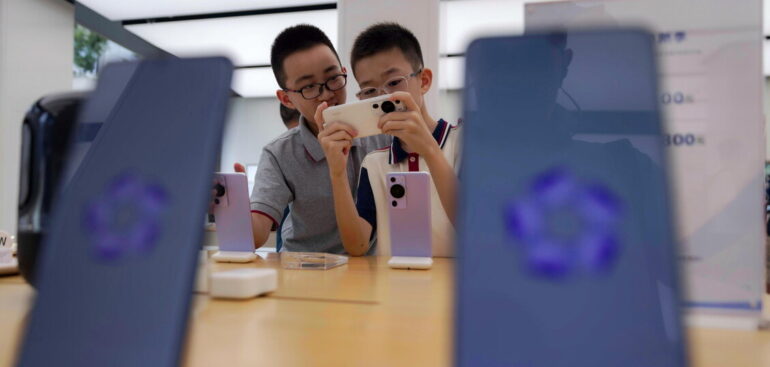 un-quarto-dei-ragazzi-usa-smartphone-piu-di-8-ore-al-giorno,-allarme-degli-psicologi
