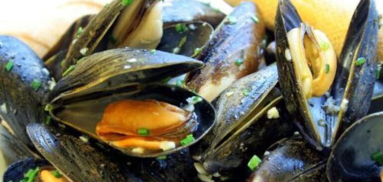 epatite-a,-vietato-mangiare-frutti-di-mare-crudi-a-napoli