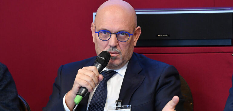 lombardia-stipendi-piu-alti-a-medici-e-infermieri-al-confine-con-la-svizzera