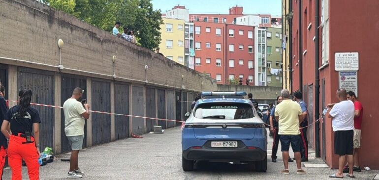 morto-ammanettato,-medici-del-118-“il-delirio-iperattivo-e-un’emergenza-medica-tempo-dipendente.-ecco-i-sintomi”