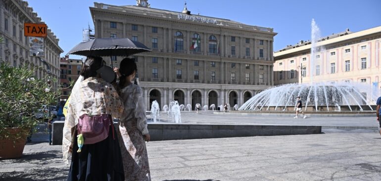 altri-10-giorni-di-caldo-estremo,-l’italia-soffoca.-a-napoli-48-gradi