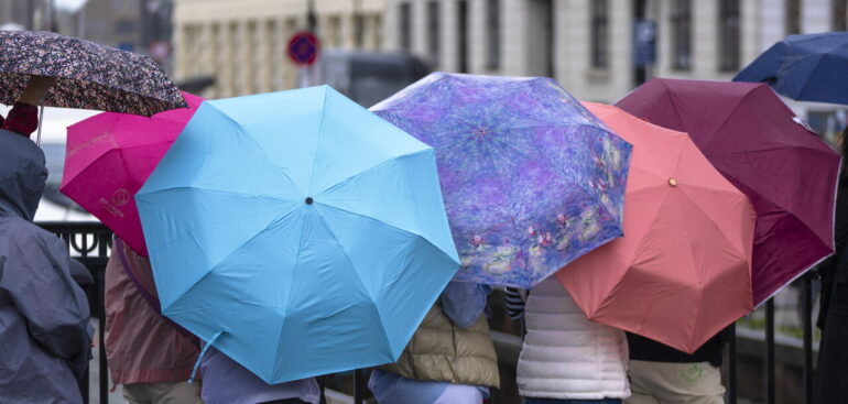 italia-divisa-dal-meteo,-oggi-piogge-intense-a-nord-e-caldo-estivo-a-sud