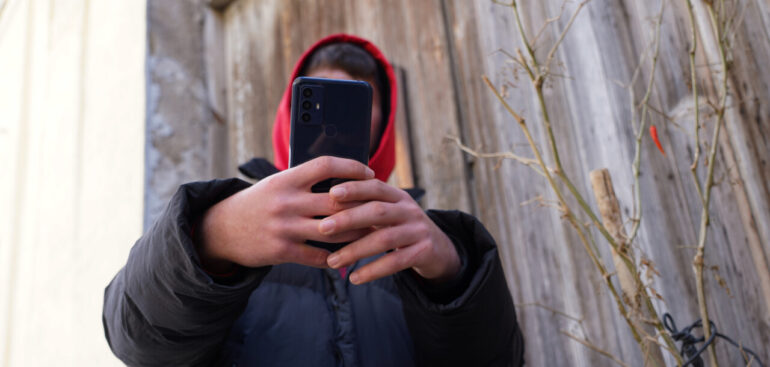 troppi-social-e-chat,-no-dei-pediatri-allo-smartphone-personale-sotto-13-anni