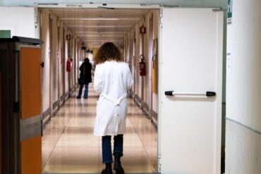 la-fuga-dei-medici-dagli-ospedali,-e-boom-di-dimissioni